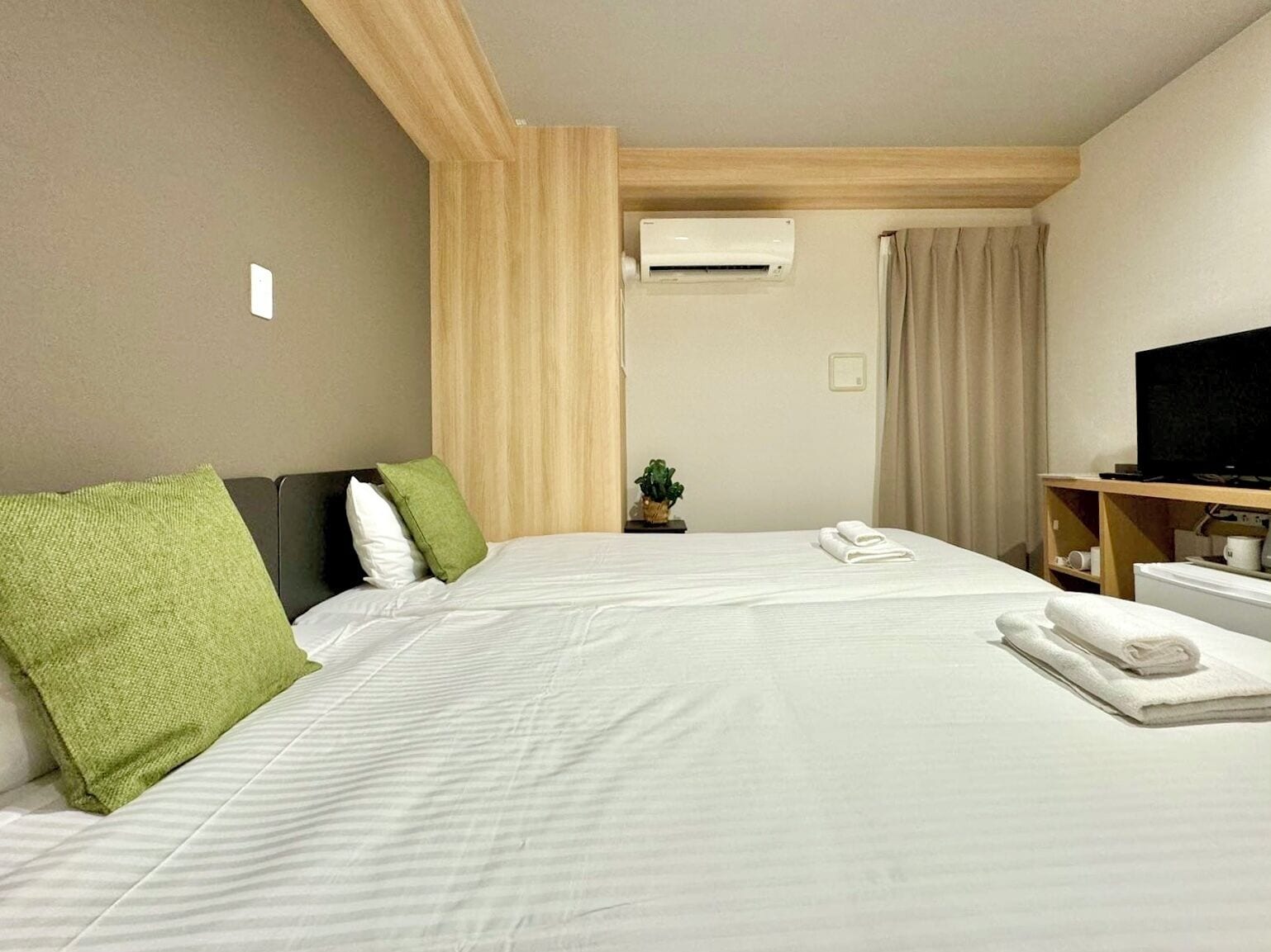 ROOM, TWIN BEDS, SOFA