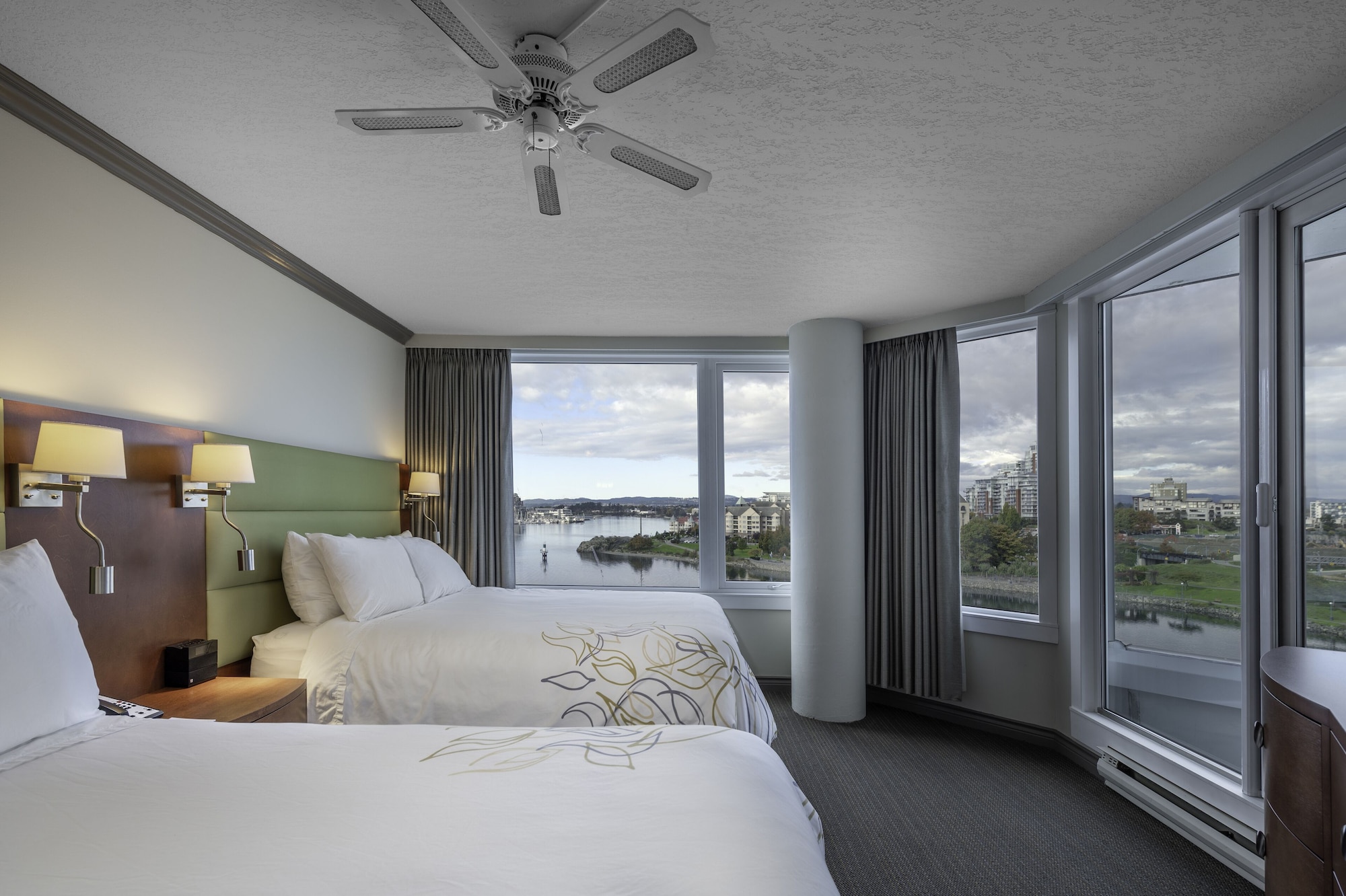 2 BEDROOMS, SUITE, WATER FRONT