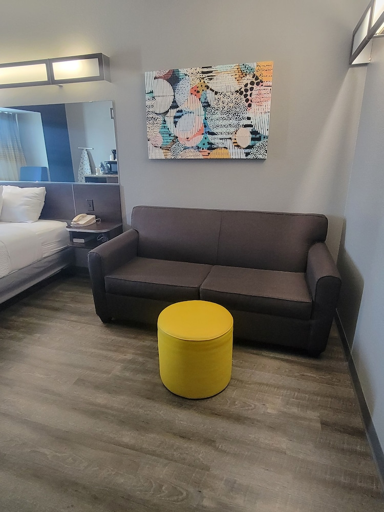 Microtel Inn Council Bluffs 32/50