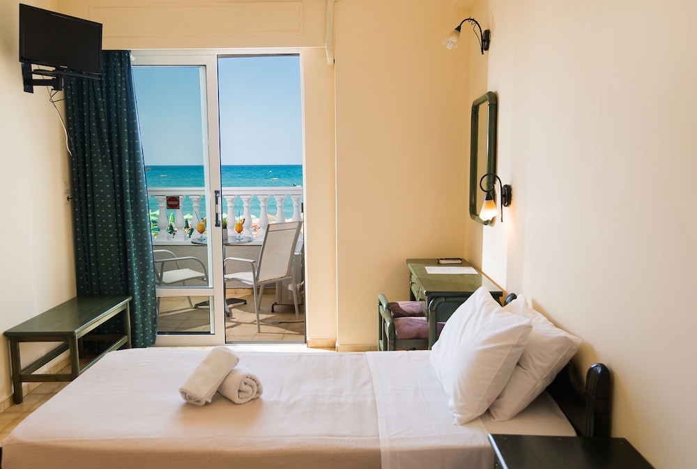 BIRAIS BEACH STUDIOS 20/70
