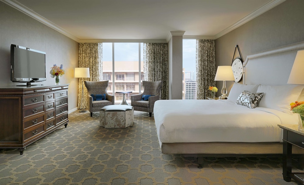 DELUXE, KING BED, CITY VIEW