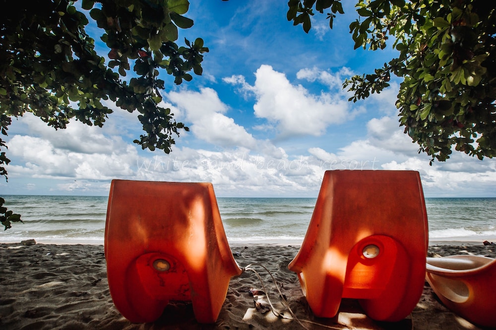 White Sand Beach Resort 68/74