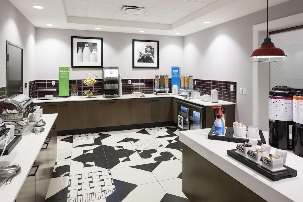 Hampton Inn Suites Phoenix Downtown 34/44