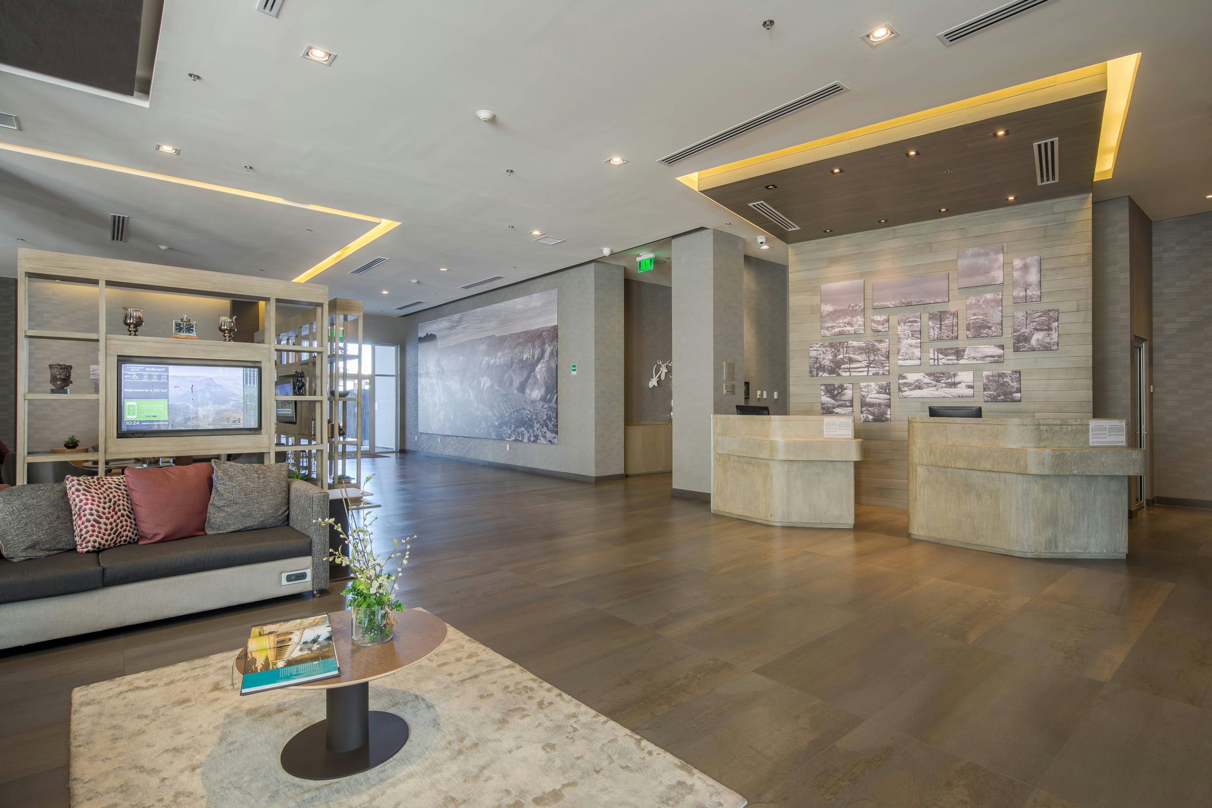 Lobby at Courtyard by Marriott Chihuahua, CHIHUAHUA