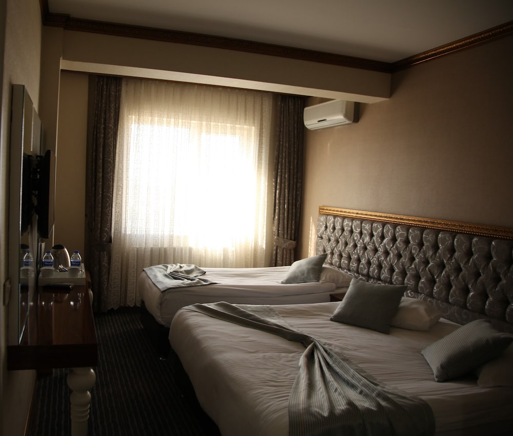 Grand Sera Hotel 20/50