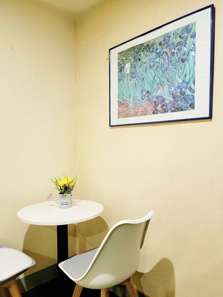 PEANUT HOTEL 55/61
