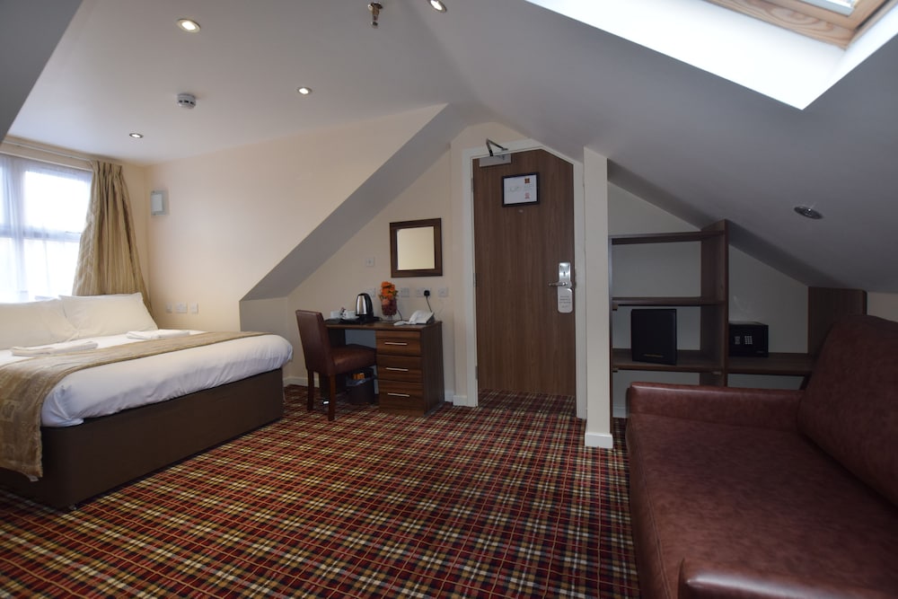 Lucky 8 Hotel 34/64