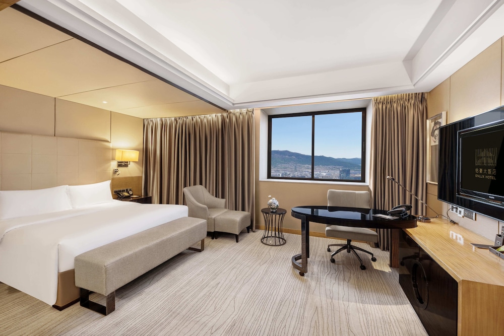 SUPERIOR, KING BED