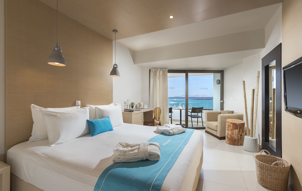 Cool, King Bed, Shared Pool
