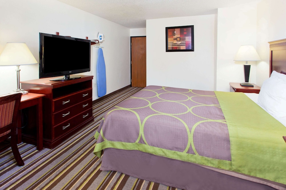 Super 8 by Wyndham Tuscaloosa 26/47