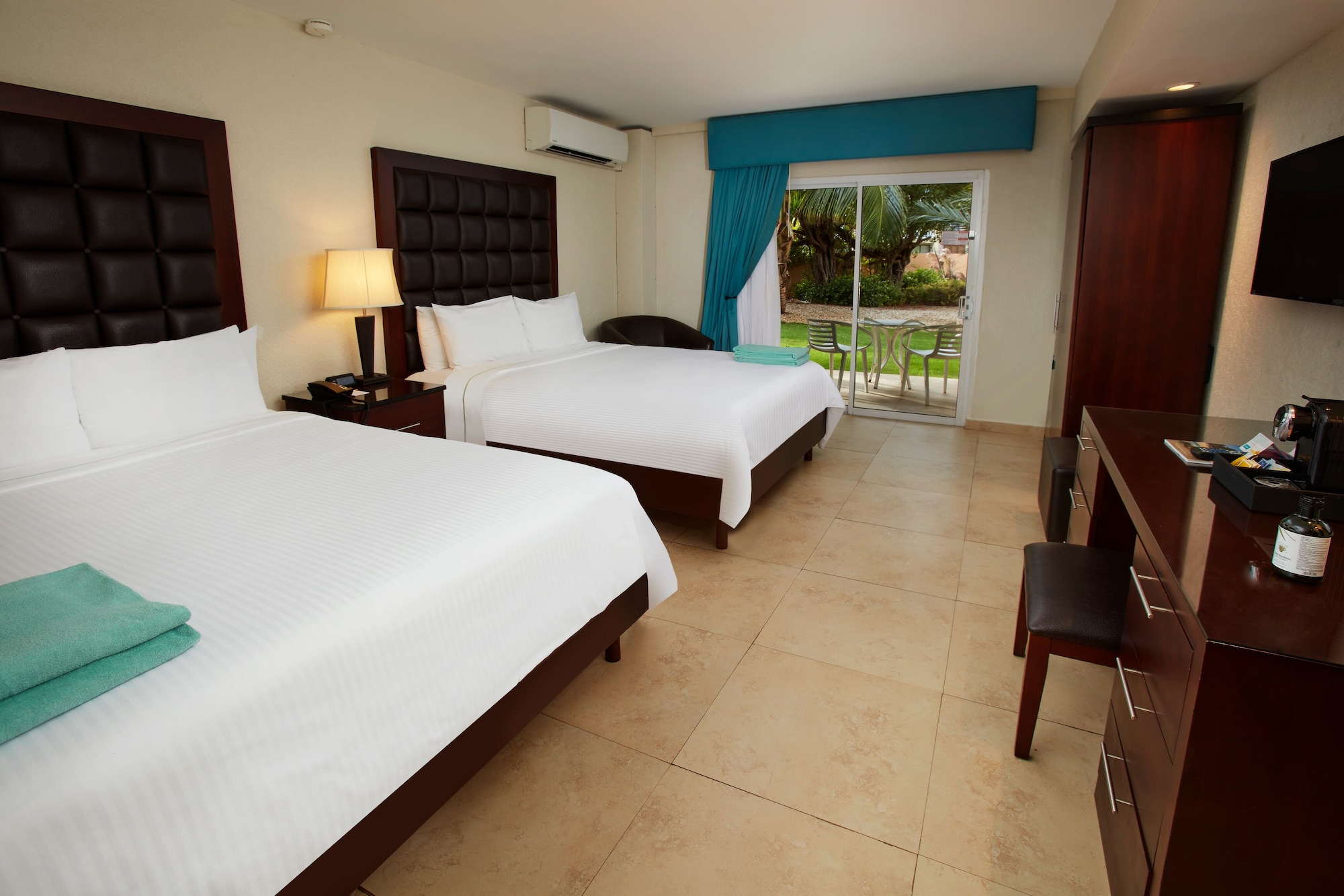 STANDARD, 2 QUEEN BEDS, GARDEN VIEW