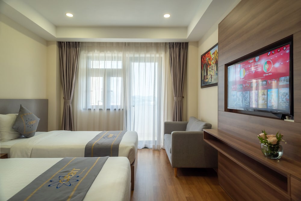 غرفة سوبيريور بسرير كينج بشرفة، Orbit Hotel 3/6
