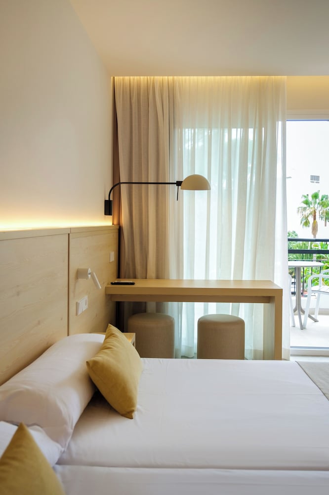 Room, Twin Beds, Sea View, Balcony, Cala Ferrera Hotel 6/10