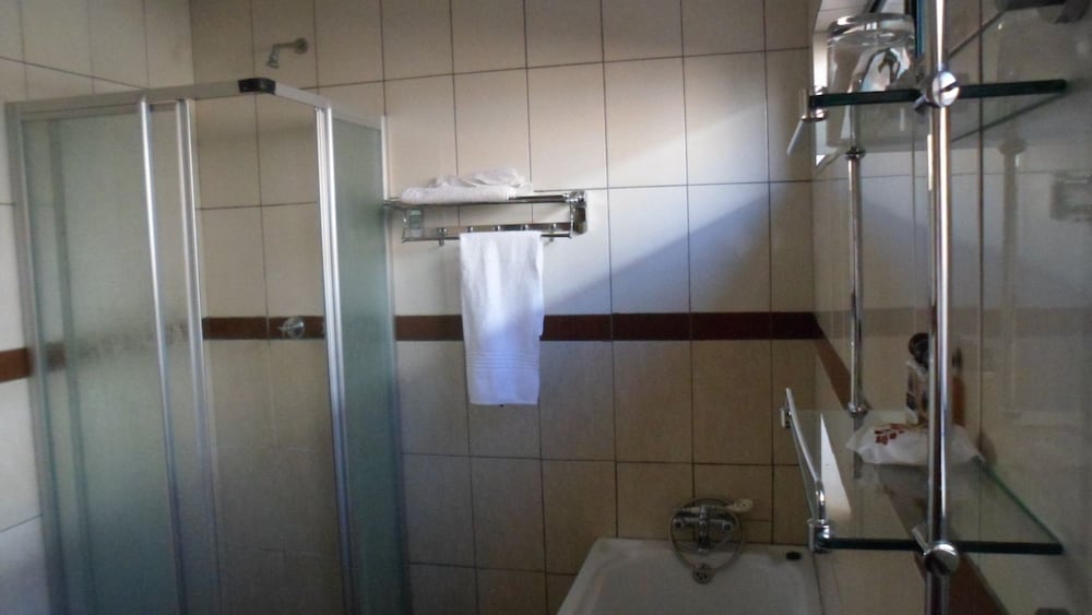 Airport Hotel Maun 20/20