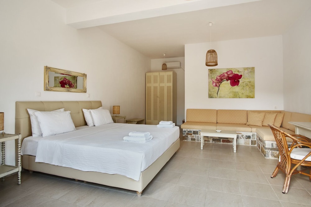 COMFORT, STUDIO, KING BED, SEA VIEW