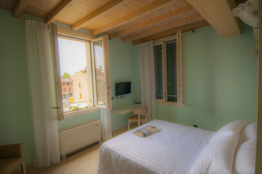 Hotel Villa Maranello 6/27