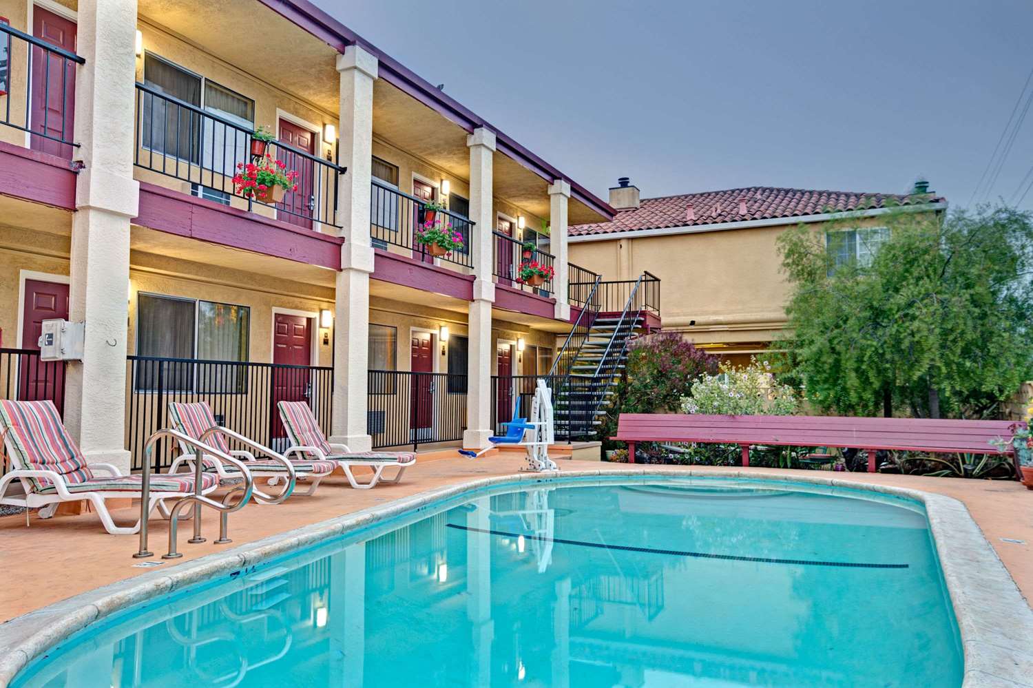 Super 8 by Wyndham Santa Cruz Beach 2/31