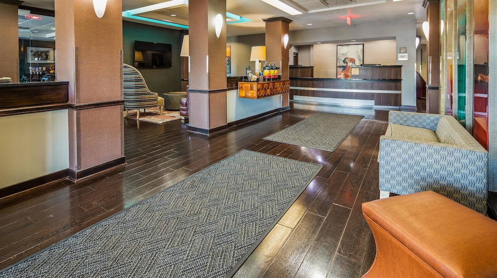 Best Western Plus Olathe Hotel 24/34