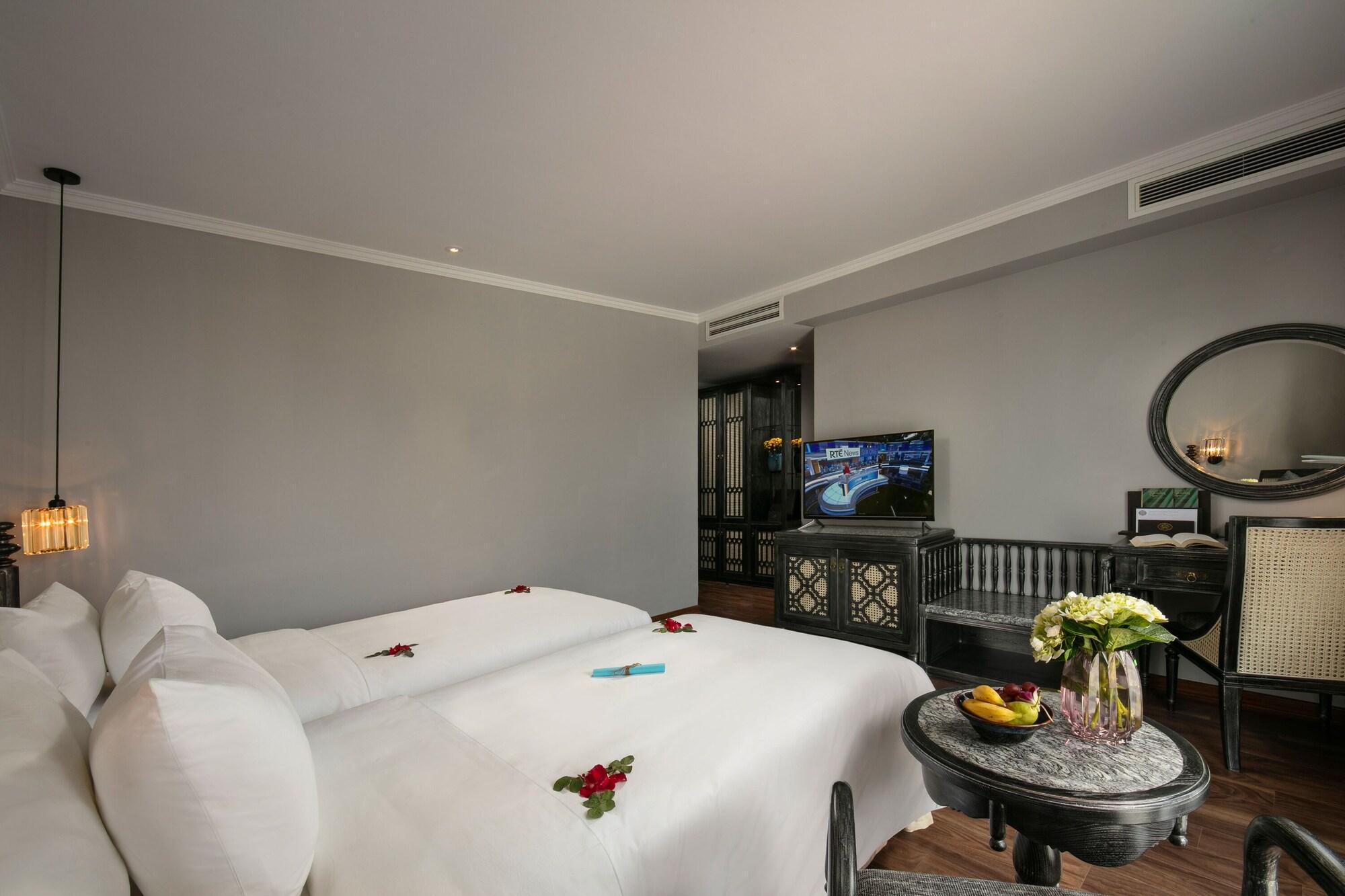 Shining Central Hotel & Spa 10/29