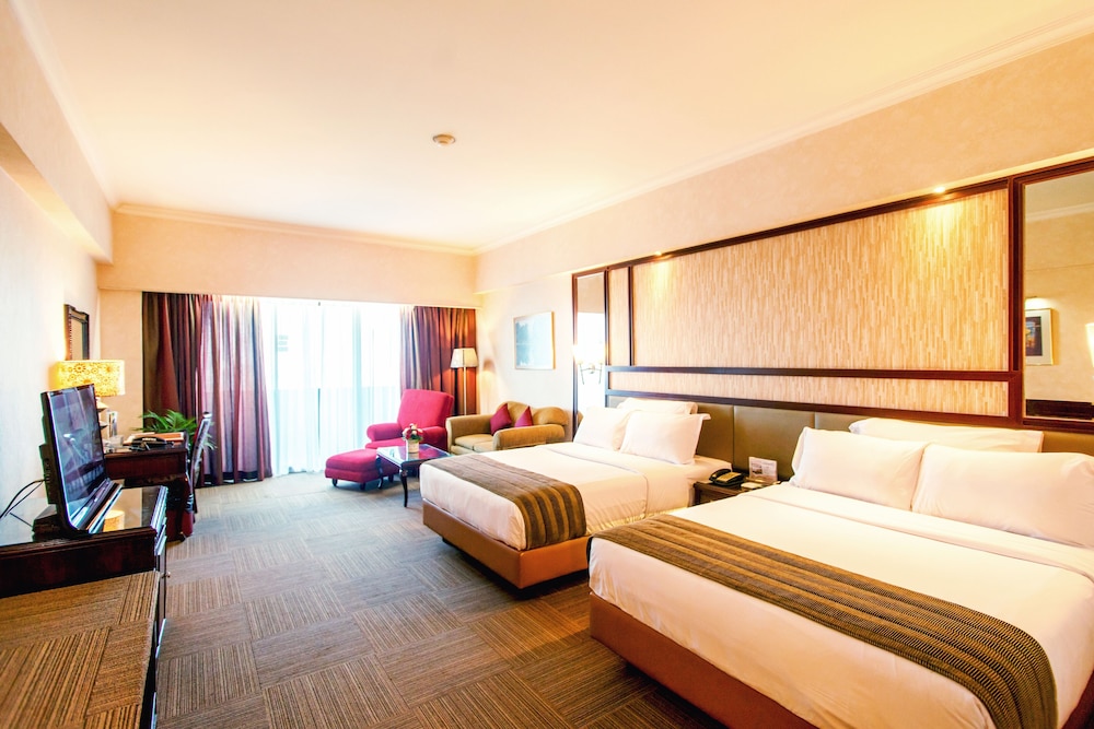 Sunlake Waterfront Resort and Convention 17/56