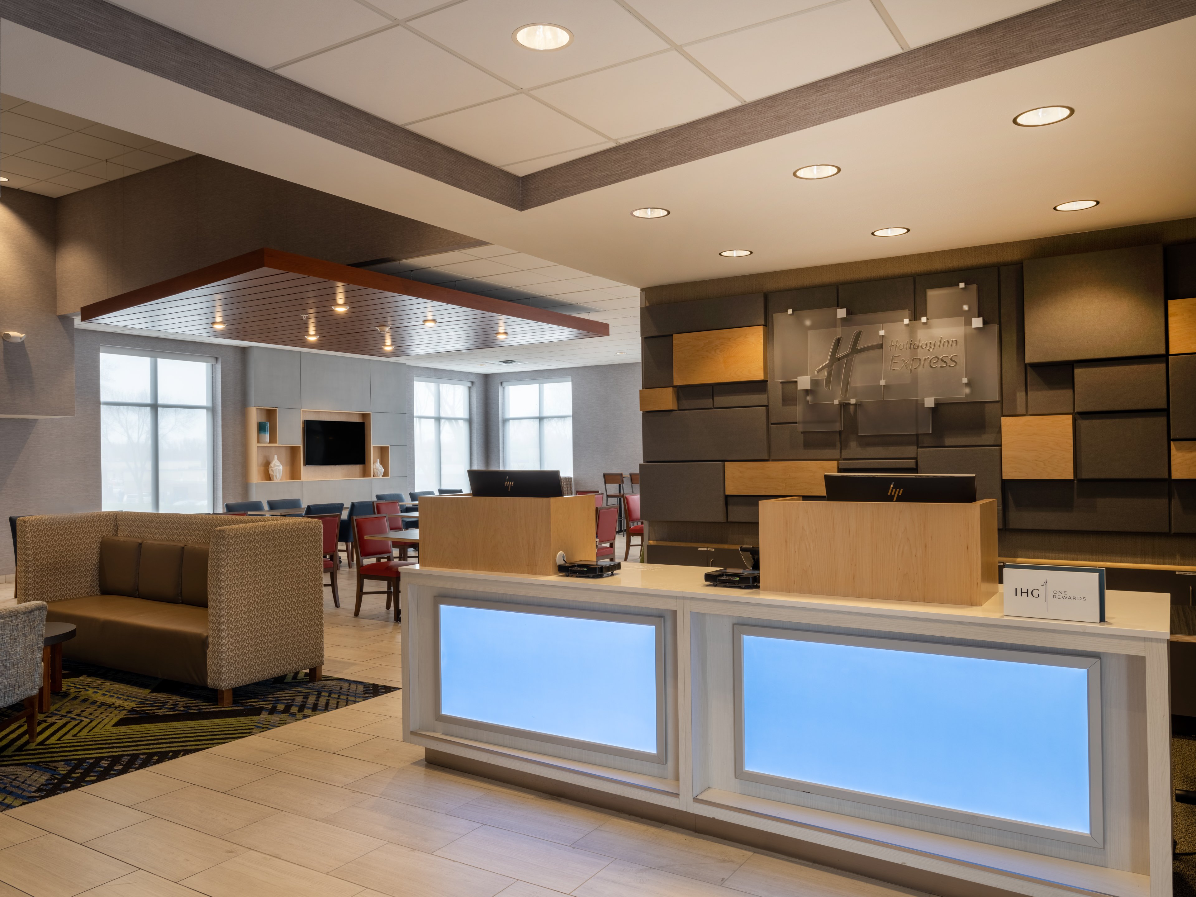 Holiday Inn Express Minneapolis West Plymouth 39/52