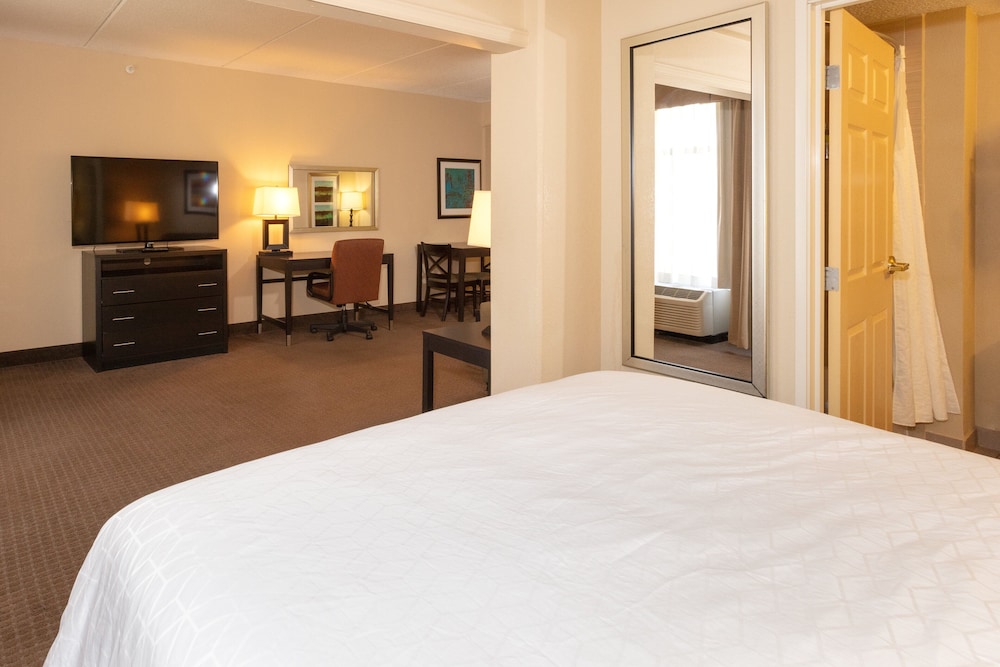Holiday Inn Express Suites Jacksonville Airport 30/63