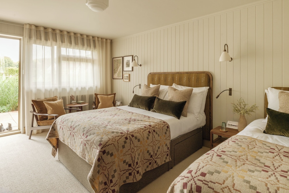 Royal George Hotel 10/50