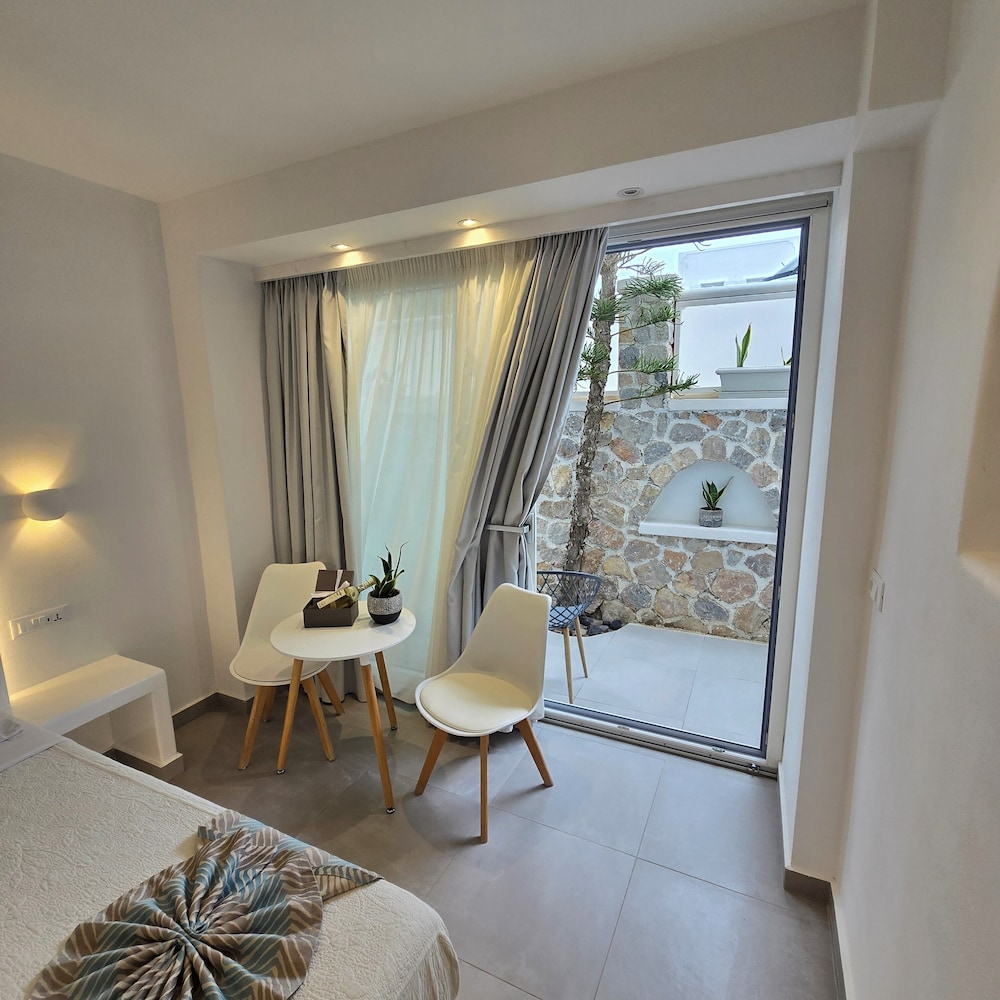 Merovigliosso Studios And Apts 25/50