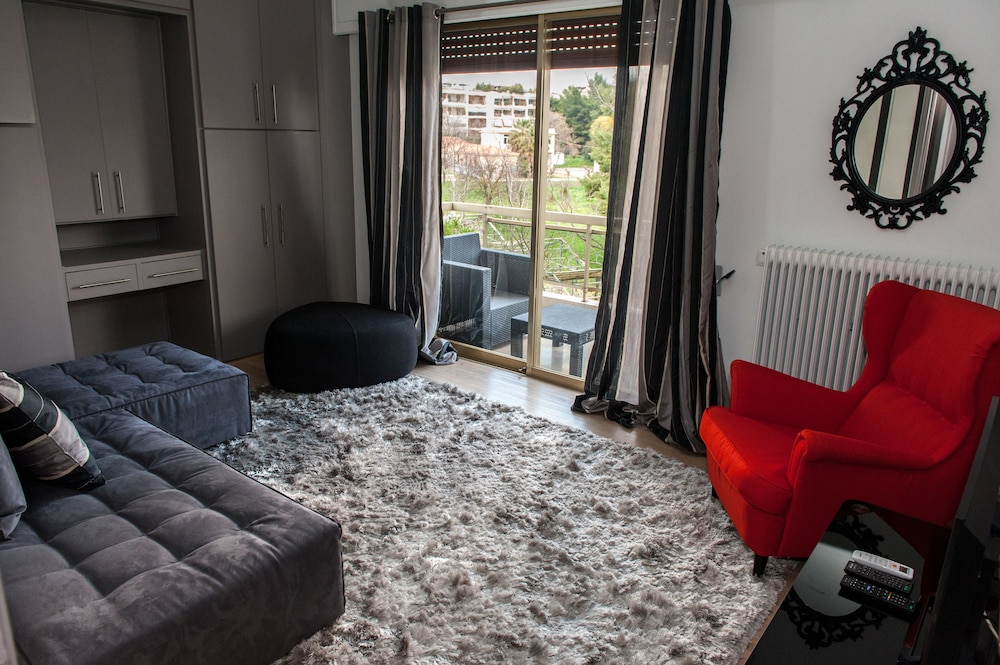 Urban Residence 17/50