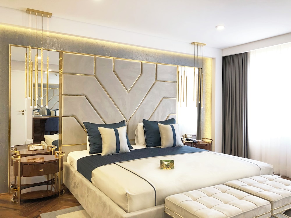 AHC Old City Hotel 23/70