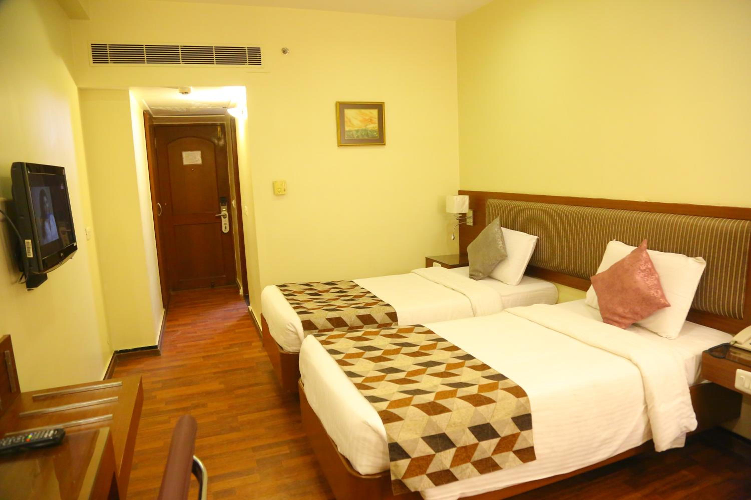 ROYAL FORT HOTEL 14/32