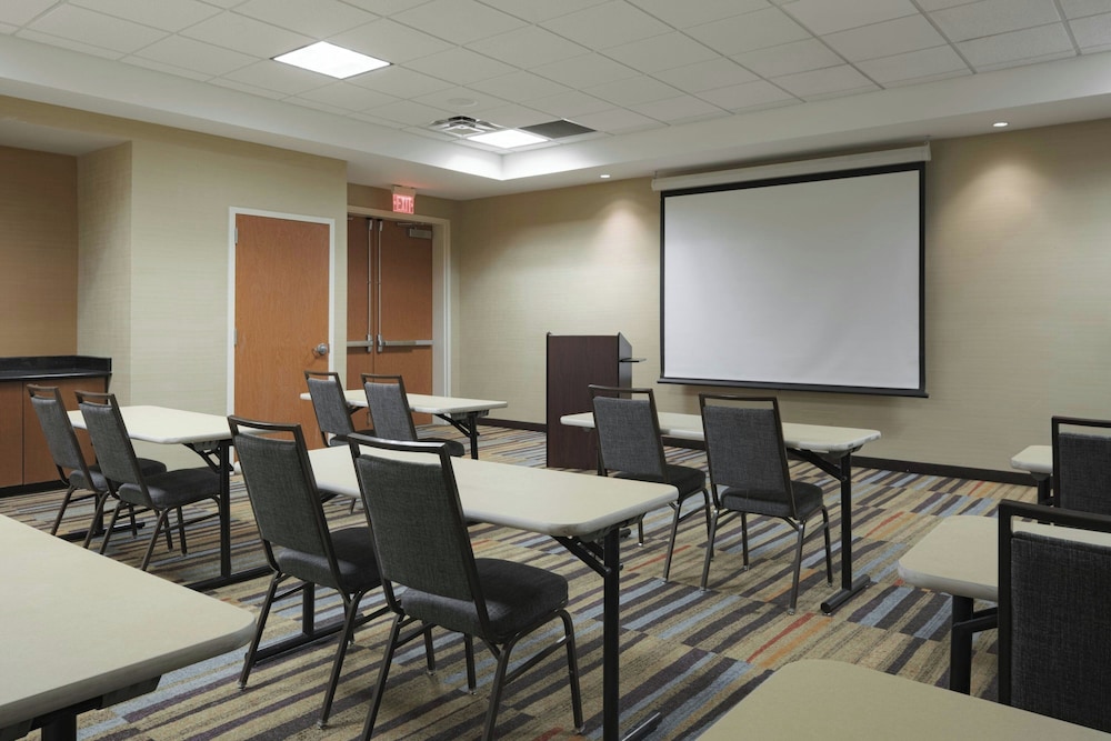 Fairfield Inn Suites By Marriott Louisville East 39/50