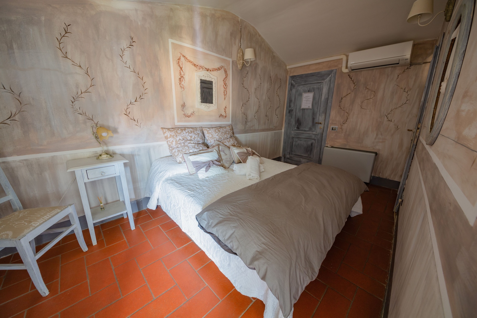 1 Bedroom, Tower, Basic, Queen Bed