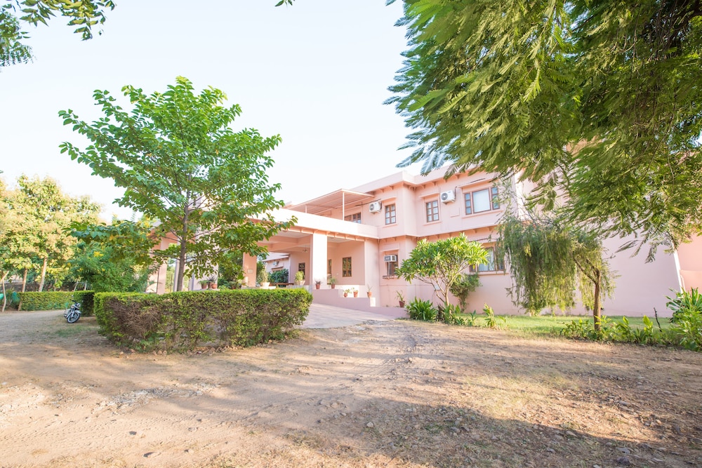 Hotel Dev Vilas 66/72