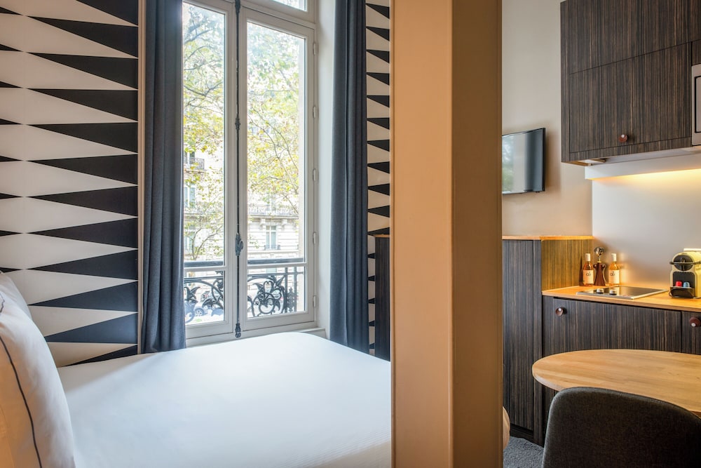 Suites and Hotel Helzear Champs Elysees 30/65