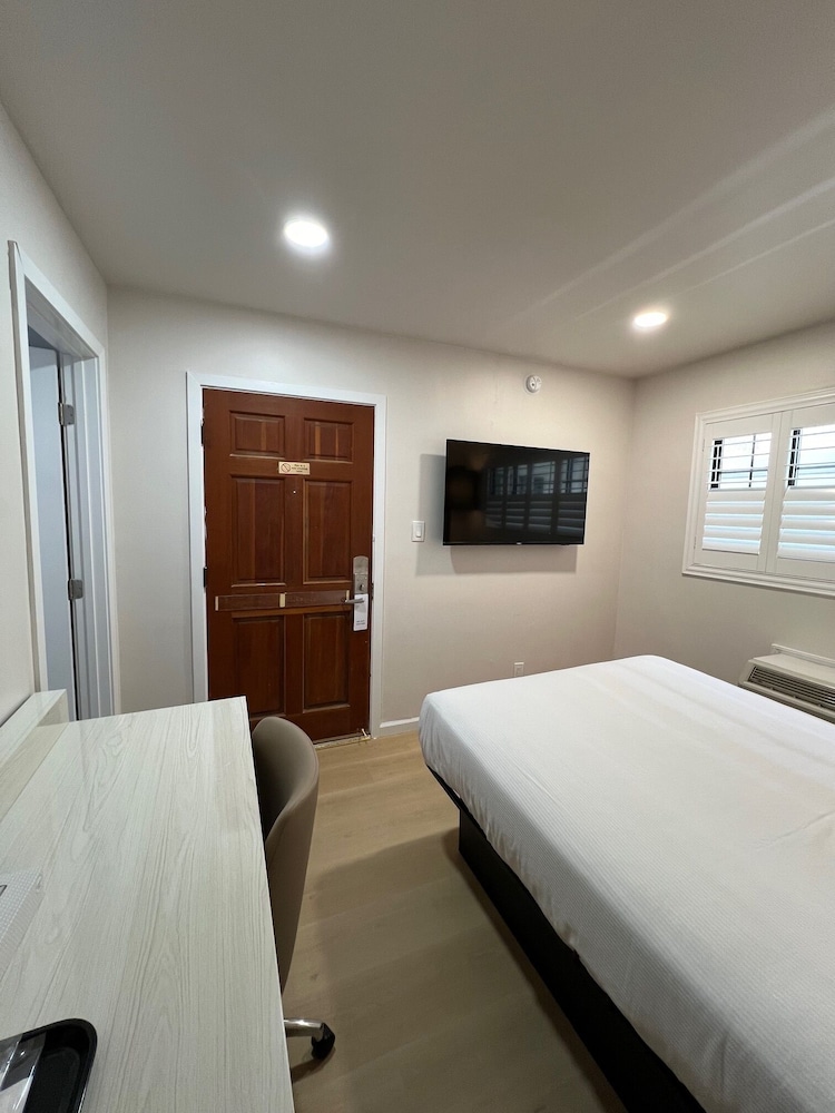 Nob Hill Motor Inn 13/40