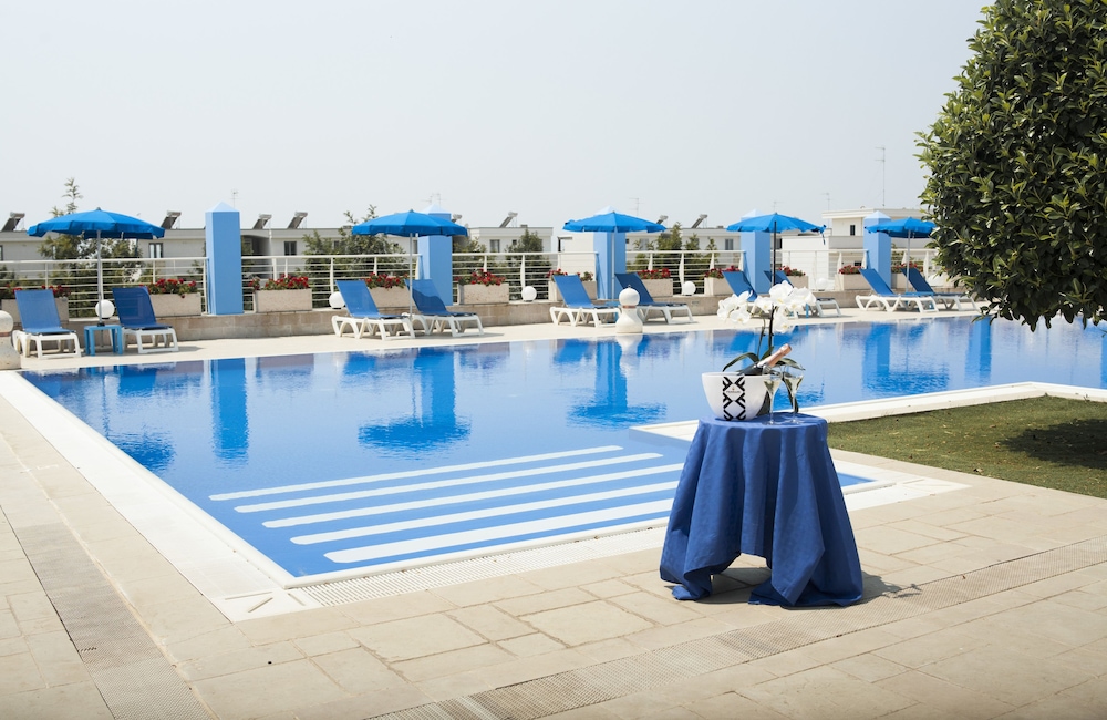 Club Azzurro Hotel & Resort 24/52