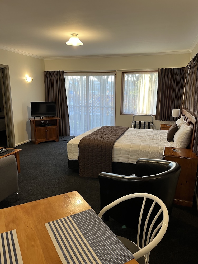 Parklands Motor Lodge 49/65