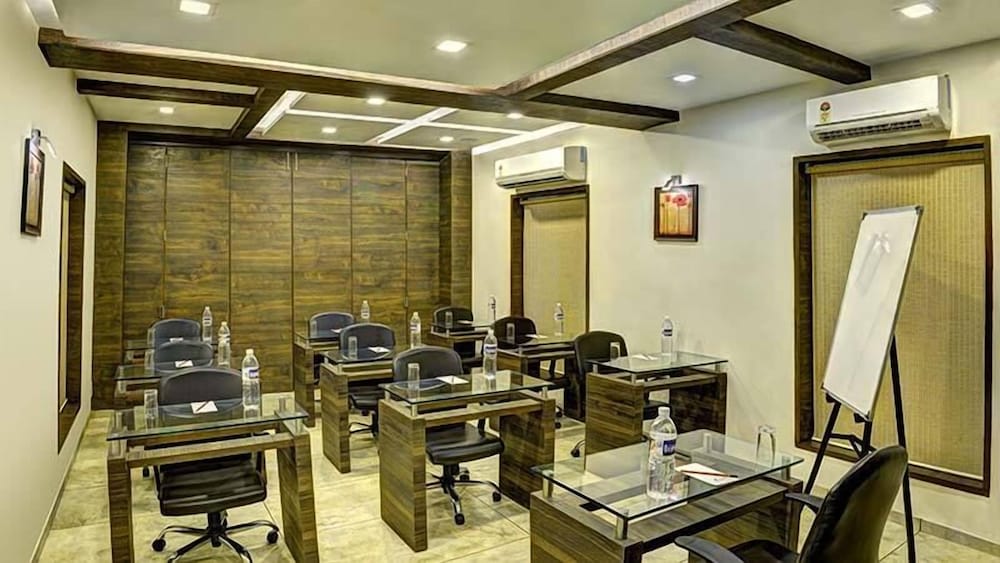 Hotel Aaram Orchard 35/47
