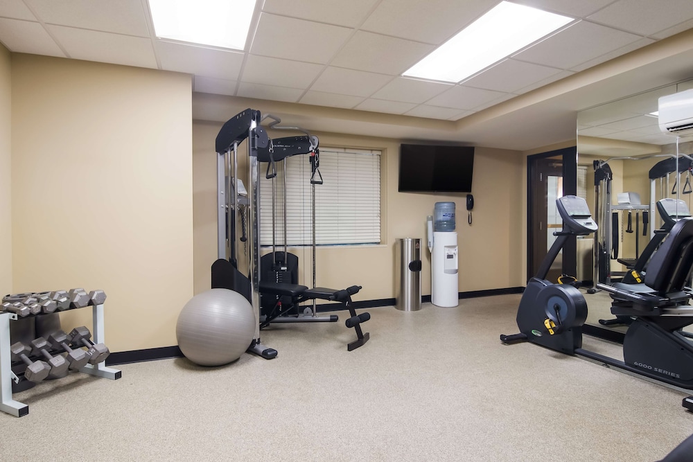 Best Western Plus Traverse City 28/39