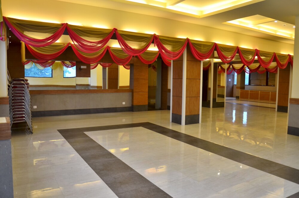 Max Hotel Prayagraj 8/48