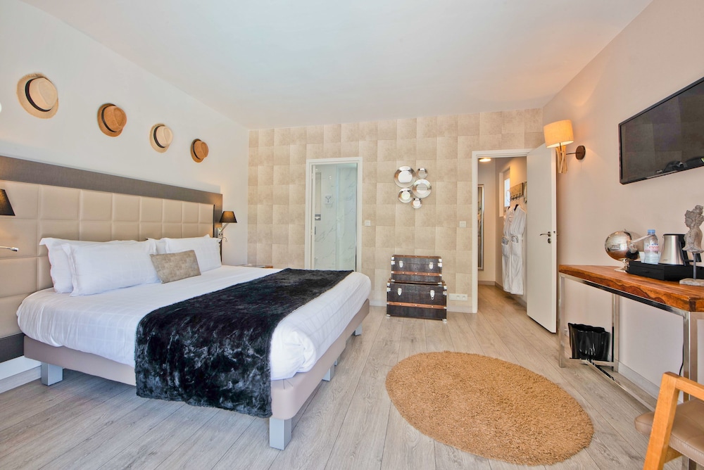 La Villa Cap D Antibes 35/77