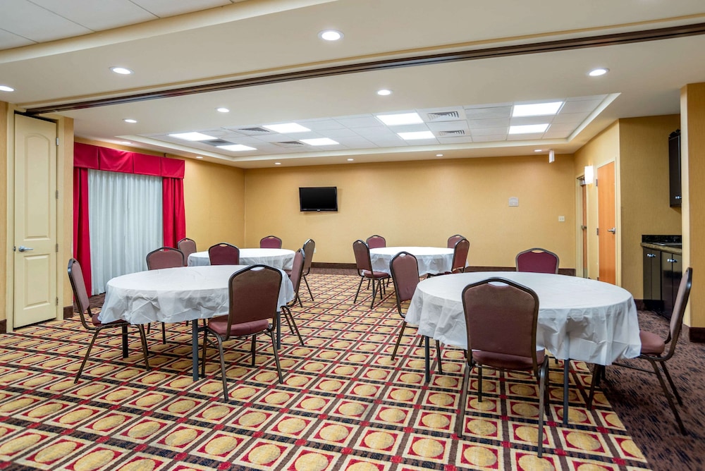 Comfort Suites Gulfport Central, MS 43/49
