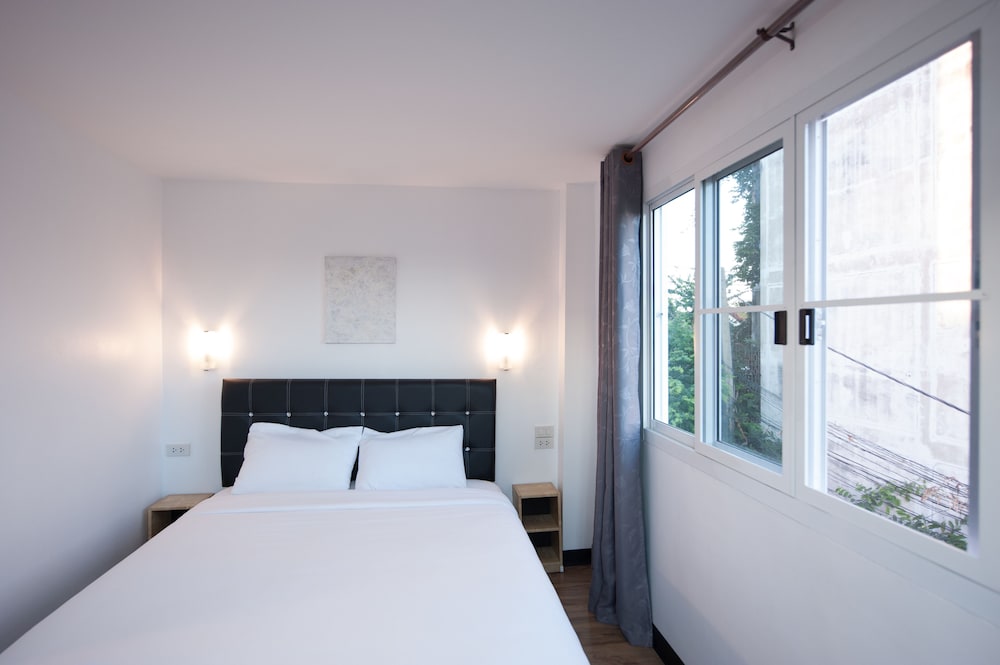 Hoppers Place Donmuang Hostel 12/46
