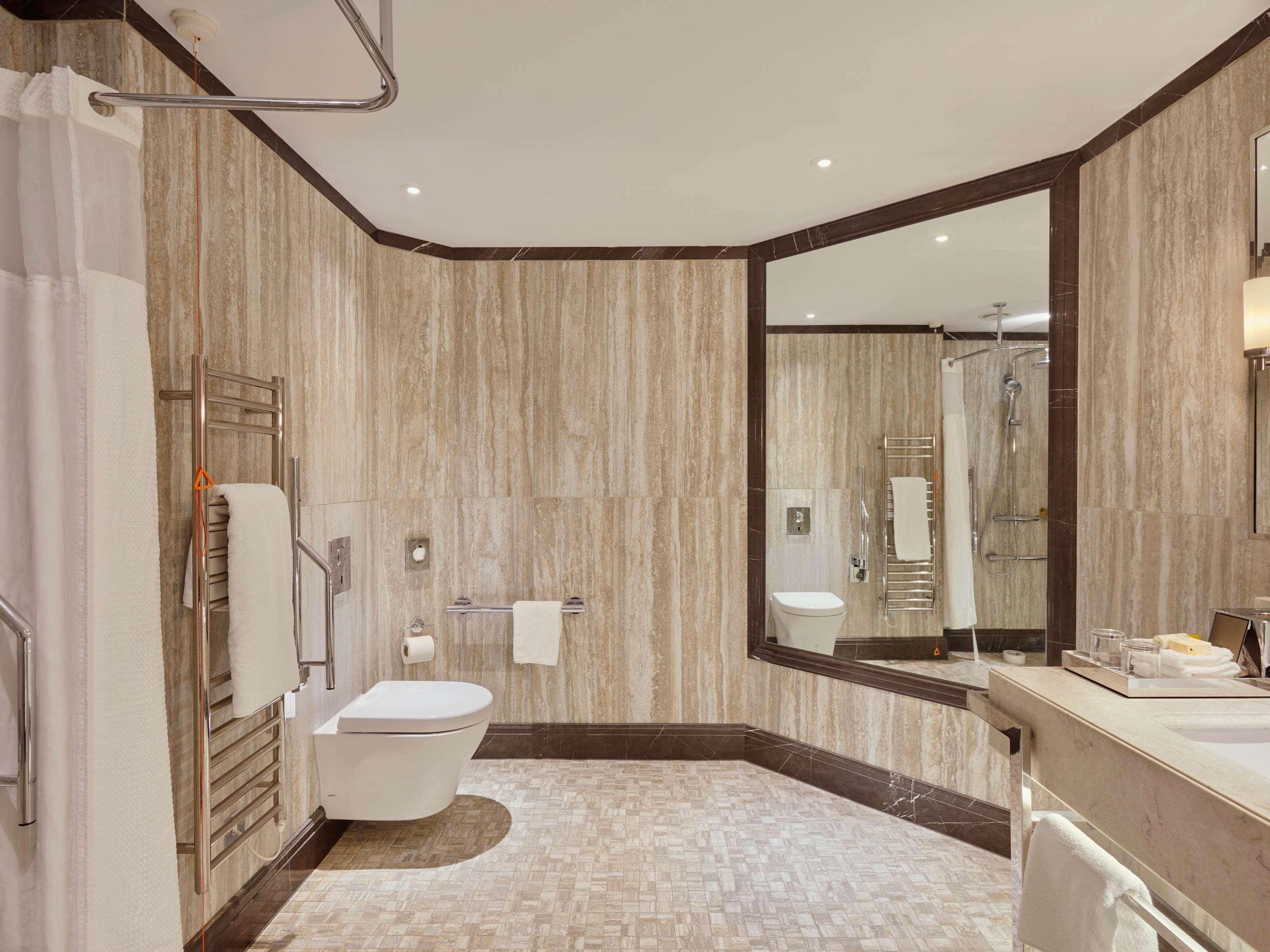 fairmont, 2 double beds, accessible، Fairmont St Andrews 2/2
