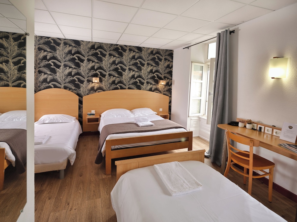 غرفة رباعية بسرير مزدوج وسريرين منفصلين، HOTEL DE LYON 3/6