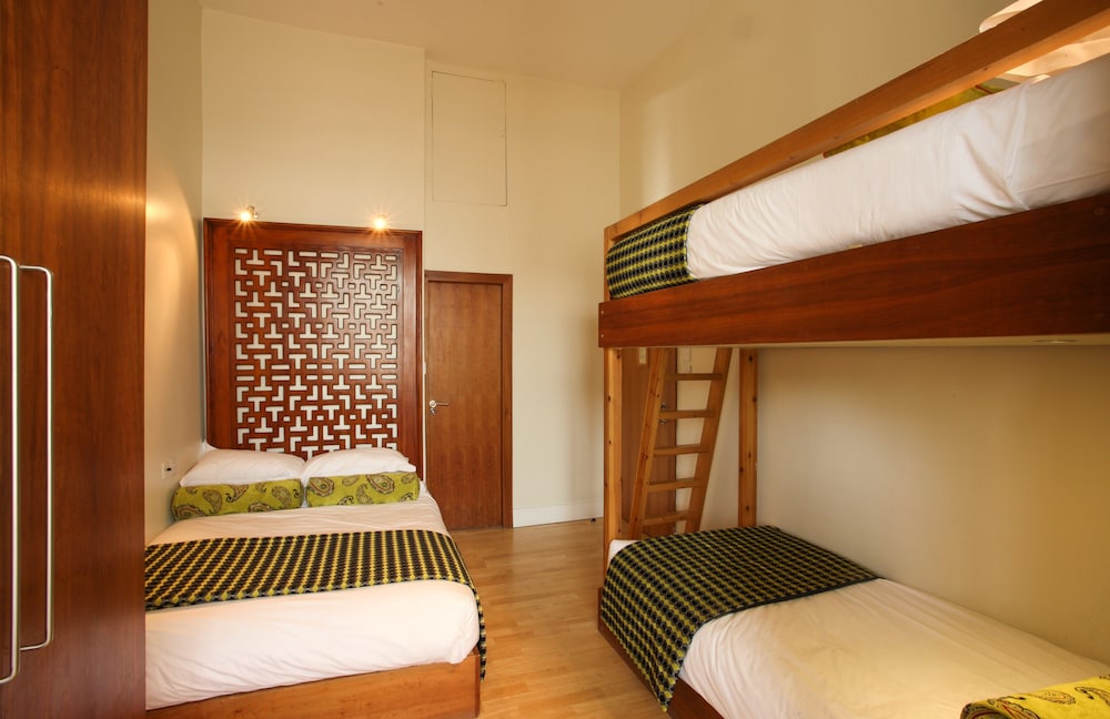 COURT APARTMENTS 28/49
