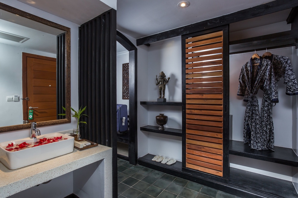 THE GRAND CYCLO BOUTIQUE SUITE SPA 32/34