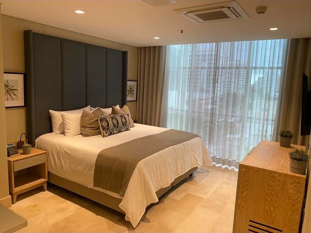 Oz Hotel Collection 17/49