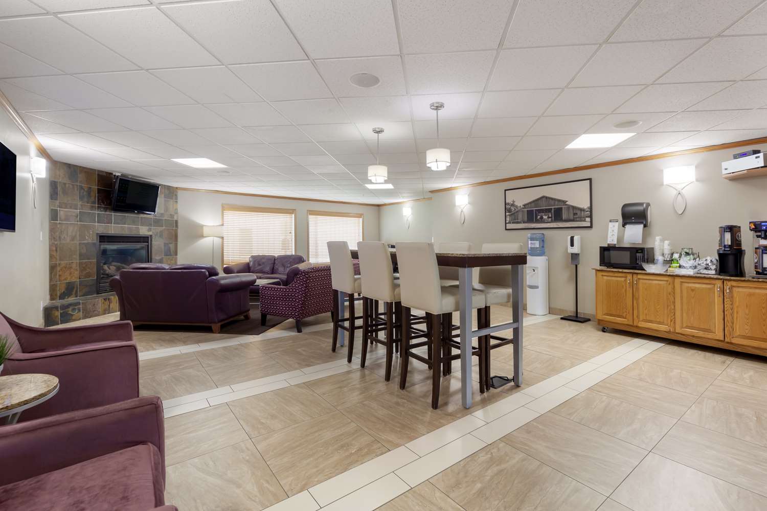 Best Western Grande Prairie Hotel and Suites 16/25